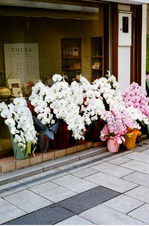 White lily and rose wreath